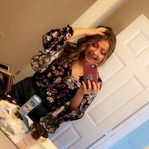 Meet your Posher, Alexis